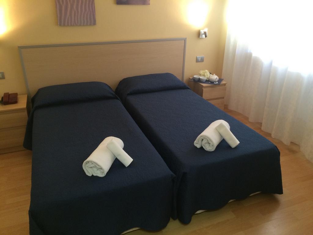 Hotel Butterfly Montecatini Terme Phòng bức ảnh